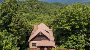 Exterior - Deer Moments (Banner Elk)