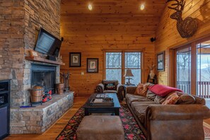 Hus - flera sängar - bubbelpool - utsikt mot bergen (Deer Moments) | Vardagsrum | Eldstad