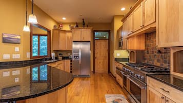 House, Multiple Beds, Hot Tub, Mountain View (Mountain Camp) | Private kitchen | Coffee/tea maker