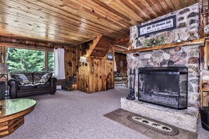 Interior - Estrold's Cabin- Pioneer Cabin (St.Germain)