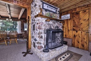 Interior - Estrold's Cabin- Pioneer Cabin (St.Germain)