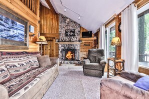 Living area - Estrold's Resort-White Oak (St.Germain)