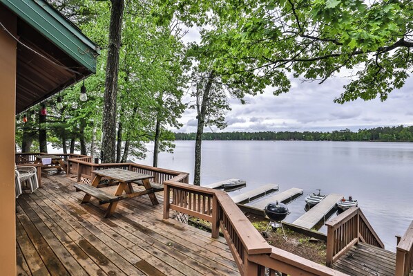 Outdoor dining - Estrold's Resort-White Oak (St.Germain)