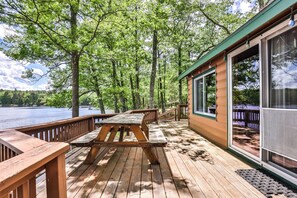 Outdoor dining - Estrold's Resort-White Oak (St.Germain)