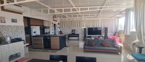 スマートテレビ、暖炉、テレビゲーム