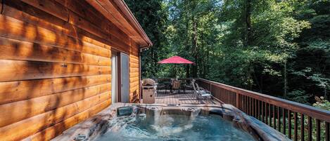 Outdoor spa tub