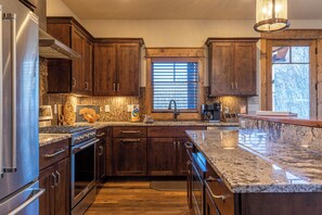 Cabin, Multiple Beds, Hot Tub, Mountain View (Little Cubs Cabin at Eagles Nest) | Private kitchen | Coffee/tea maker - Little Cubs Cabin at Eagles Nest (Elk Park)