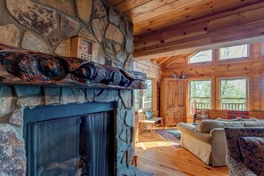 Living area - Chestnut Lodge (Boone)