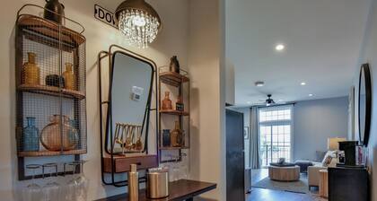 Airavata Corner! Steps away from Amphitheater and downtown!