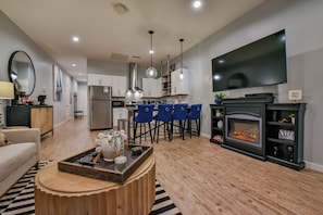 Interior - Airavata Corner!  Steps away from Amphitheater and downtown! (Tuscaloosa)