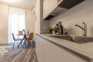 아파트, 흡연 | 1 개의 침실