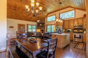 Casa, várias camas, varanda, vista para a montanha (Another Point of View) | Cozinha privada | Cafeteira/chaleira