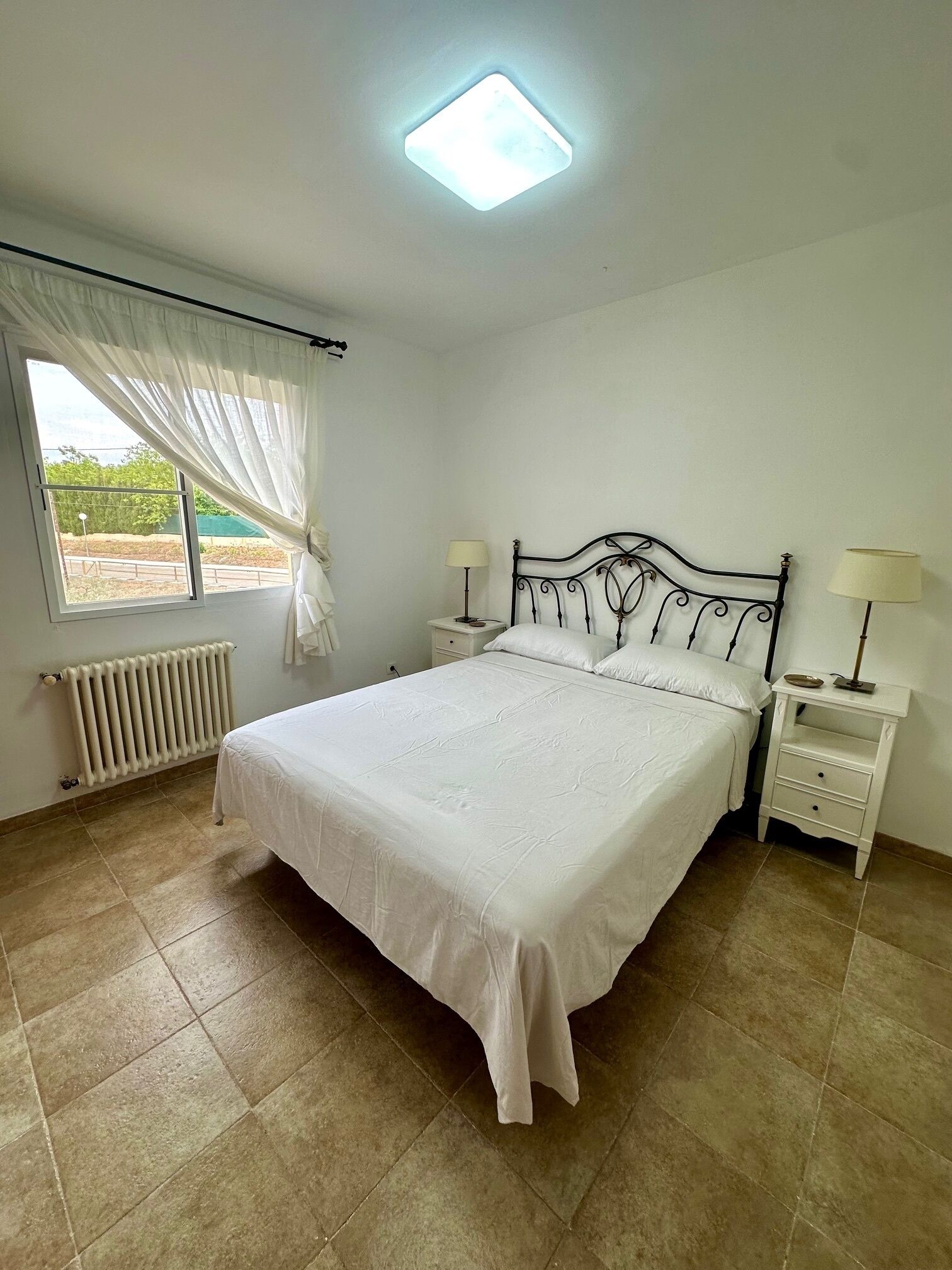 4 bedrooms, iron/ironing board, WiFi