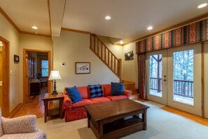 独立别墅, 多张床, 露台, 山景 (Mountain Dream) | 起居区 | 壁炉