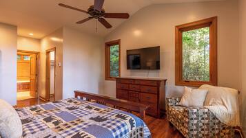 House, Multiple Beds, Hot Tub, Mountain View (Tobey's Den) | 4 bedrooms, individually decorated, individually furnished, bed sheets