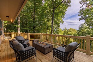 Terrace/patio - Tobey's Den (Fleetwood)