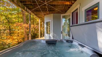 Rumah, Beberapa Tempat Tidur, hot tub, pemandangan gunung (Tobey's Den) | Bathtub spa outdoor