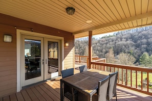 Outdoor dining - Hidden Heaven (Boone)