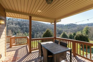 Outdoor dining - Hidden Heaven (Boone)