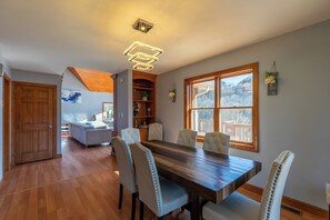 ハウス ベッド (複数台) スパ浴槽 マウンテンビュー (Hidden Heaven) | 内装