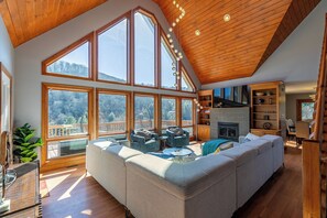 單棟房屋, 多張床, 熱水浴缸, 山景 (Hidden Heaven) | 客廳 | 壁爐