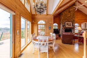 House, Multiple Beds, Hot Tub, Mountain View (Buena Vista) | Interior - Buena Vista (Fleetwood)