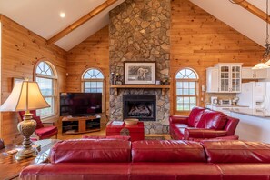 Ferienhaus, Mehrere Betten, Whirlpool, Bergblick (Buena Vista) | Wohnbereich | Kamin