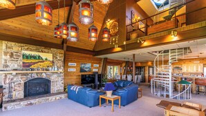 House, Multiple Beds, Patio, Mountain View (Endless Vistas) | Living area | Fireplace - Endless Vistas (Banner Elk)