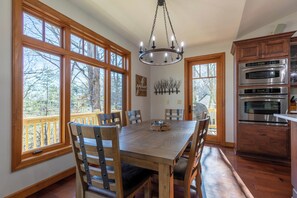 Dining - Tobey's Den (Fleetwood)