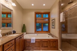 House, Multiple Beds, Hot Tub, Mountain View (Tobey's Den) | Bathroom | Designer toiletries, towels, toilet paper - Tobey's Den (Fleetwood)
