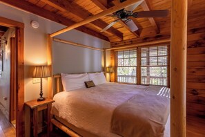 4 bedrooms, individually decorated, individually furnished, bed sheets - Bear Necessities (Banner Elk)