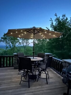 Outdoor dining - Good Day Sunshine (Lenoir)