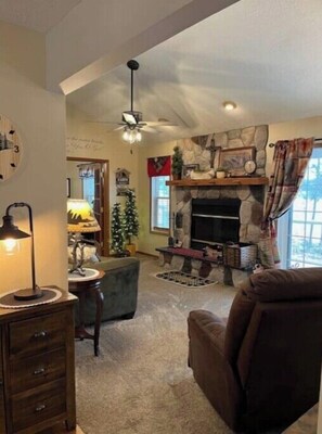 Smart TV, DVD player, books, stereo