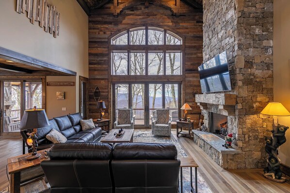 Living area - 5 Cubs Lodge at Eagles Nest (Banner Elk)