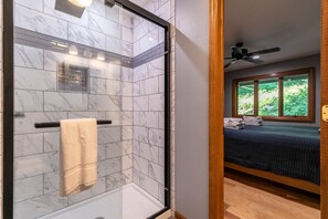 Designer toiletries, towels, toilet paper - Mossy Creek Haus (Banner Elk)
