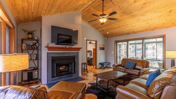 House, Multiple Beds, Patio, Mountain View (Mossy Creek Haus) | Living area | Fireplace