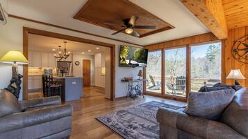 House, Multiple Beds, Hot Tub, Mountain View (A River Cliff View) | Living area | Fireplace