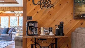 House, Multiple Beds, Hot Tub, Mountain View (A River Cliff View) | Interior