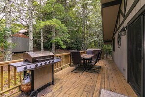 Outdoor dining - Banner Elk Lodge (Banner Elk)