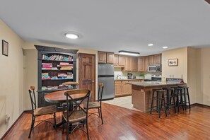 House, Multiple Beds, Hot Tub, Mountain View (Banner Elk Lodge) | Dining - Banner Elk Lodge (Banner Elk)