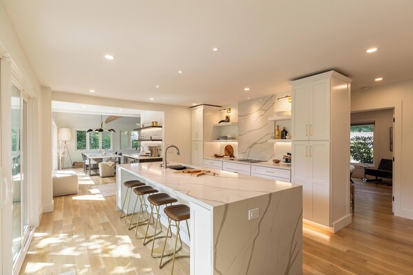 Hus - flera sängar - uteplats - utsikt mot bergen (Tranquility at Hound Ears) | Eget kök | Kaffe- och tebryggare