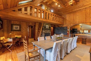 Hus - flera sängar - uteplats - utsikt mot bergen (Beech Haven) | Restauranger