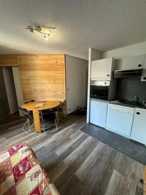 Interior - Charmant T2 Refait à Neuf (Vars)