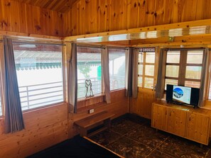 Deluxe Room | Bed sheets - Snooze Cottage (Dhari)