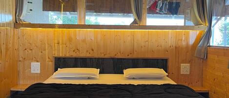 Deluxe Room | Bed sheets