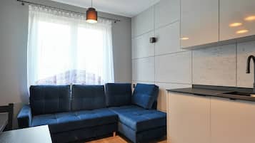 Căn hộ tiện nghi đơn giản | Phòng khách