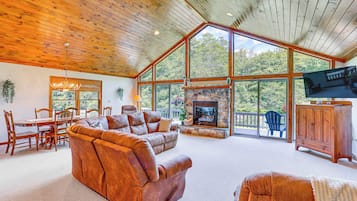 House (4 Bedrooms) | Front of property