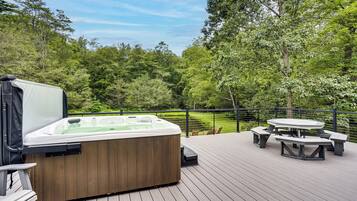 ุงูู
ูุดุฃุฉ ู
ู ุงูุฏุงุฎู