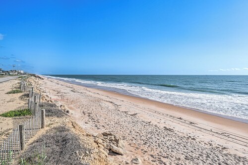 Ormond Beach Condo w/ Ocean Views & Community Pool