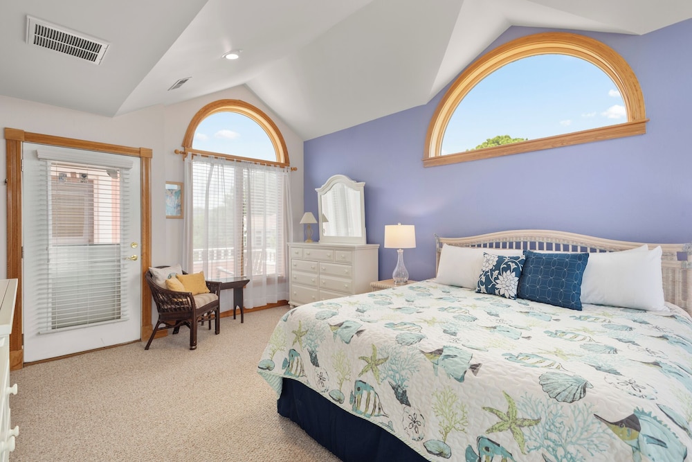 Tickled Pink: Pool | Hot Tub | Elevator | Dogs OK - Corolla | Vrbo